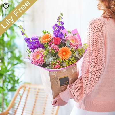Summer lily free hand-tied bouquet Code: HLFHTU1 | National delivery and local delivery or collect from our shop