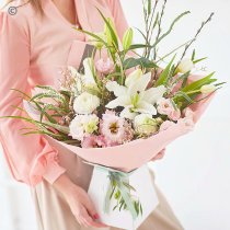 Lovely Trending Spring Bouquet Code: STHT0200 | National delivery and local delivery or collect from shop