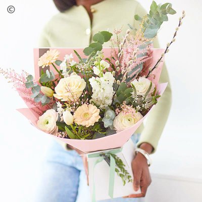 Luxury Trending Spring Bouquet Code: STHT0300 | National delivery and local delivery or collect from shop